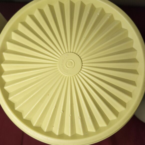 Vintage Tupperware Servalier Canisters Set of 3 Harvest Gold Daisy 1970s Retro!! - Picture 5 of 15